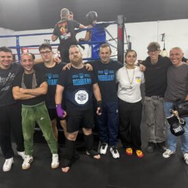 MUAY THAI BOMBER MUAY THAI BOMBER